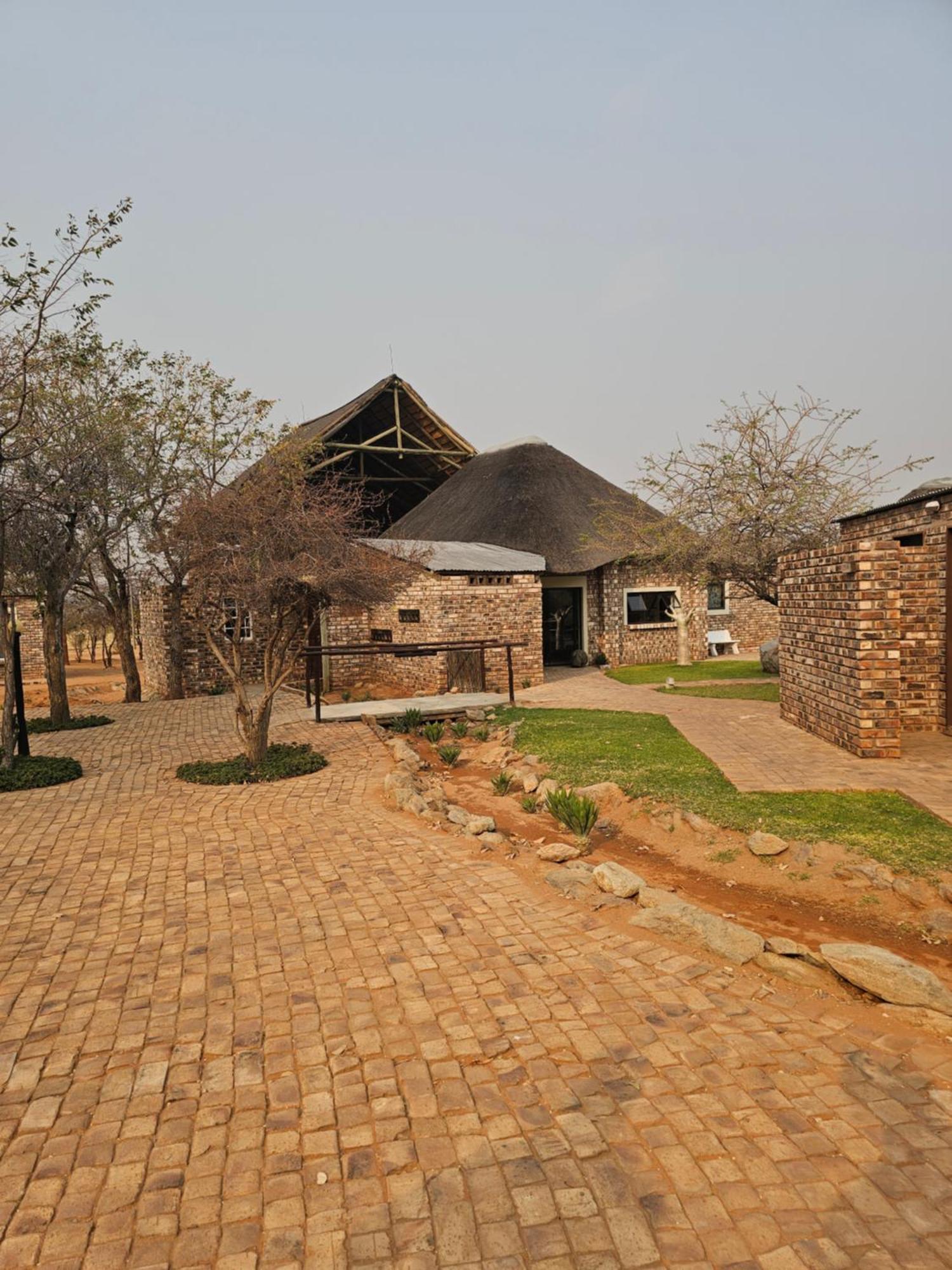 Kaoko Bush Lodge Kamanjab Exterior photo