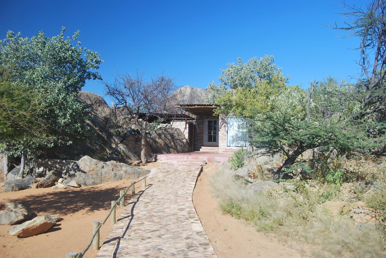 Kaoko Bush Lodge Kamanjab Exterior photo
